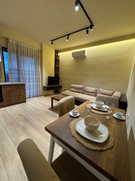 Tirane, jepet me qera apartament 1+1 Kati 7, 67 m² 750 € (Qender)