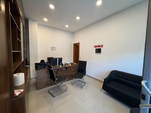 Jepet me qira ambient biznesi – 250 m² – pranë Prokurorisë, Tiranë