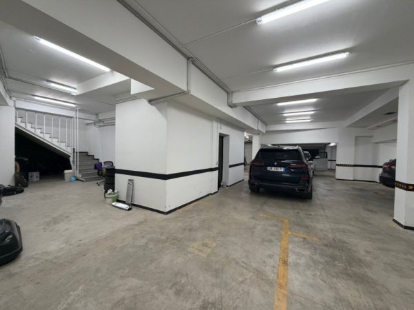 Jepet me qira ambient biznesi – 250 m² – pranë Prokurorisë, Tiranë