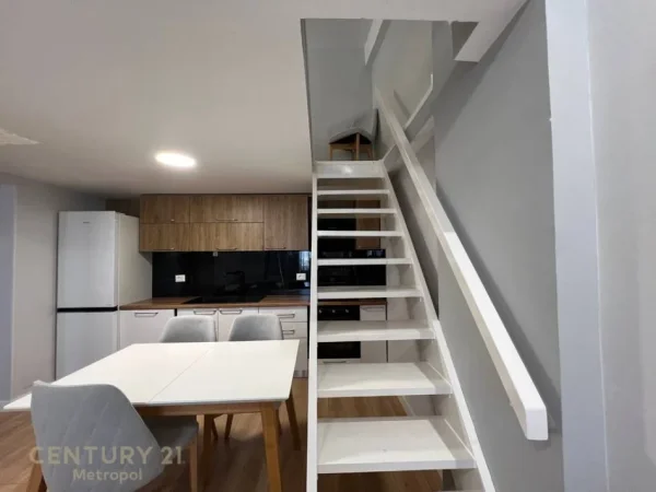 APARTAMENT DUBLEKS 2+1, ME VERAND RRUGA BILL KLINTON! 625 € (Rruga Bill Klinton)