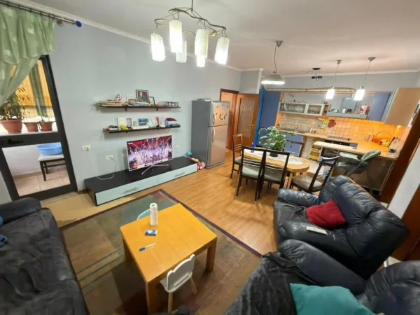Tirane, shitet apartament 3+1 Kati 5, 103 m² 250.000 € 