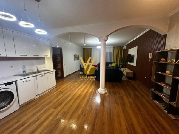 Tirane, jepet me qera apartament 2+1+Ballkon Kati 4, 100 m² 800 € (MYSLYM SHYRI)