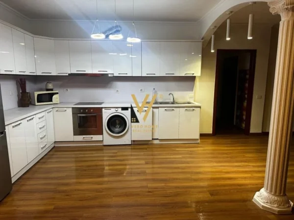 Tirane, jepet me qera apartament 2+1+Ballkon Kati 4, 100 m² 800 € (MYSLYM SHYRI)