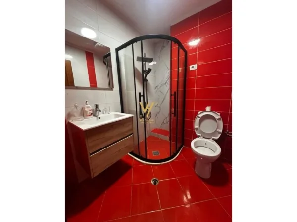 Tirane, jepet me qera apartament 2+1+Ballkon Kati 4, 100 m² 800 € (MYSLYM SHYRI)