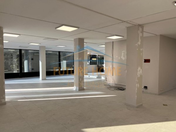 Tirane, jepet me qera ambjent biznesi Kati 1, 260 m² 2.500 € (muhamet gjollesha)