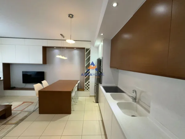 Tirane, jepet me qera apartament 1+1+Ballkon Kati 4, 70 m² 700 € 