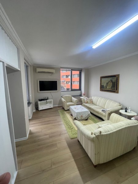 Tirane, jepet me qera apartament 2+1+Ballkon Kati 4, 100 m² 1.500 € (Qender)