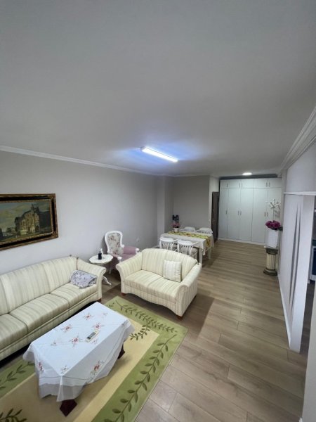 Tirane, jepet me qera apartament 2+1+Ballkon Kati 4, 100 m² 1.500 € (Qender)