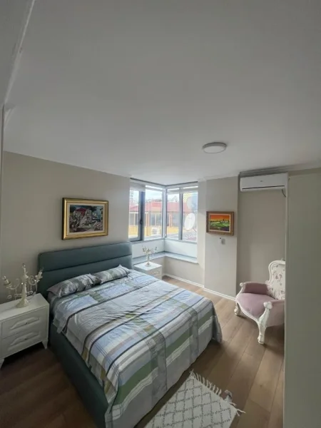 Tirane, jepet me qera apartament 2+1+Ballkon Kati 4, 100 m² 1.500 € (Qender)