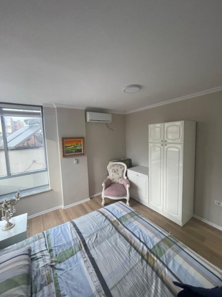 Tirane, jepet me qera apartament 2+1+Ballkon Kati 4, 100 m² 1.500 € (Qender)