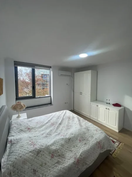 Tirane, jepet me qera apartament 2+1+Ballkon Kati 4, 100 m² 1.500 € (Qender)
