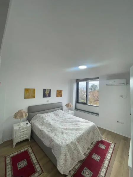 Tirane, jepet me qera apartament 2+1+Ballkon Kati 4, 100 m² 1.500 € (Qender)