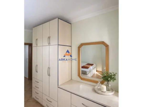 JEPET ME QERA 1+1+BALLKON "PRANE RRUGES RIZA CEROVA 500EURO