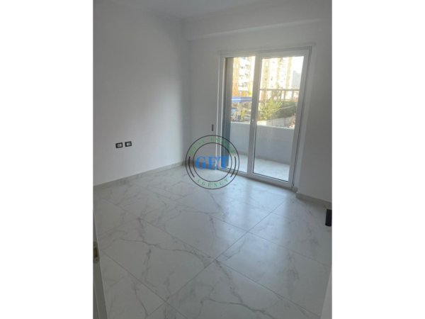 Tirane, jepet me qera apartament 2+1 Kati 1, 116 m² 400 € (Institut Kamëz)