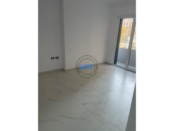 Tirane, jepet me qera apartament 2+1 Kati 1, 116 m² 400 € (Institut Kamëz)