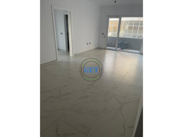 Tirane, jepet me qera apartament 2+1 Kati 1, 116 m² 400 € (Institut Kamëz)