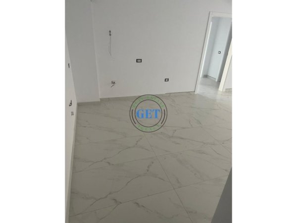 Tirane, jepet me qera apartament 2+1 Kati 1, 116 m² 400 € (Institut Kamëz)
