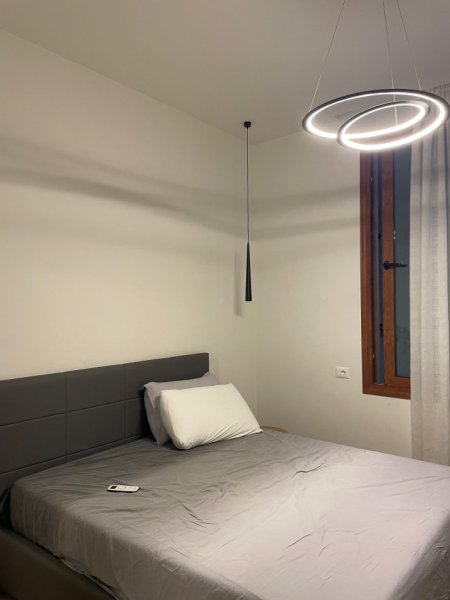 Tirane, jepet me qera apartament 2+1+Ballkon Kati 1, 75 m² 700 € (SELITE)