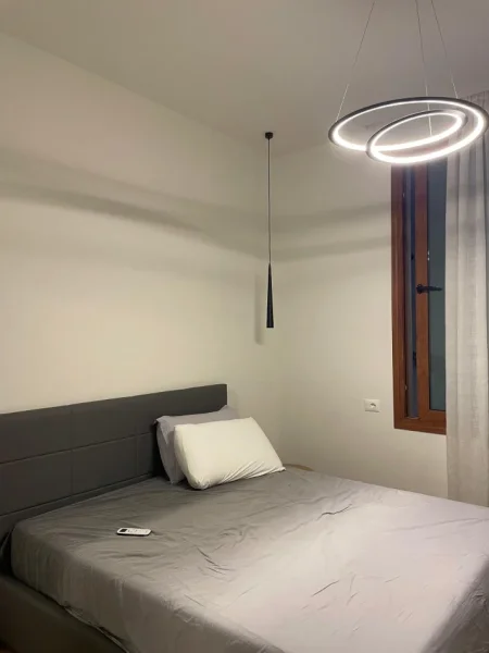 Tirane, jepet me qera apartament 2+1+Ballkon Kati 1, 75 m² 700 € (SELITE)