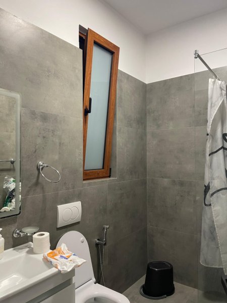 Tirane, jepet me qera apartament 2+1+Ballkon Kati 1, 75 m² 700 € (SELITE)