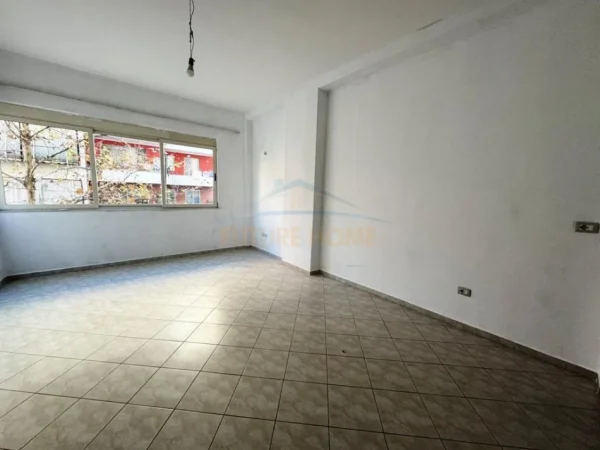 Tirane, shitet apartament 1+1+Ballkon Kati 1, 69 m² 96.600 € (Fresku)