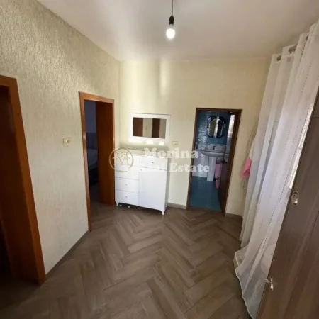 Tirane, jepet me qera shtepi 1+1 Kati 2, 75 m² 400 € (Rruga 5 Maji)