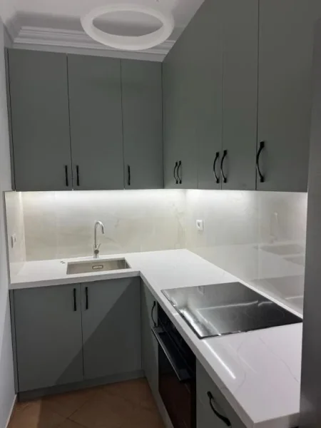 Tirane, jepet me qera apartament 2+1+Ballkon Kati 7, 80 m² 800 € (Rruga e kavajes)