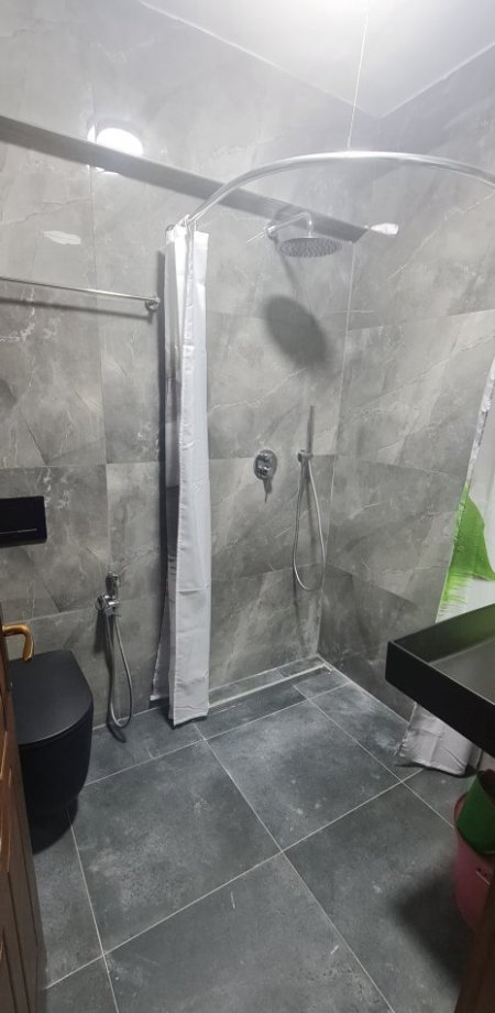 Tirane, jepet me qera apartament 3+1+Ballkon Kati 2, 100 m² 500 € (Rruga Dritan Hoxha)