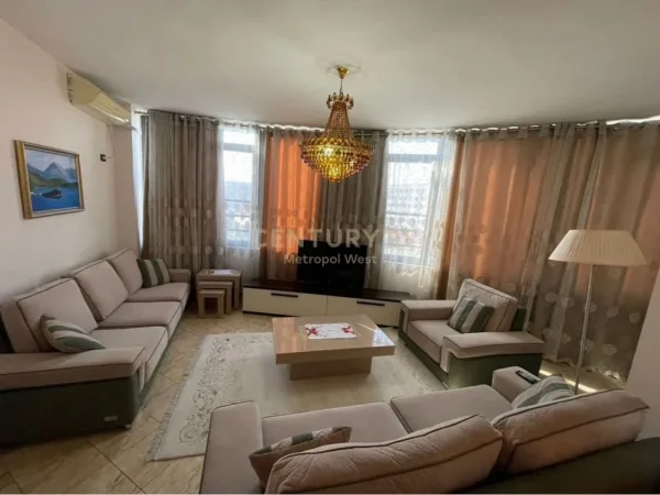Tirane, jepet me qera apartament 1+1 Kati 3, 80 m² 550 € (tregu elektrik)