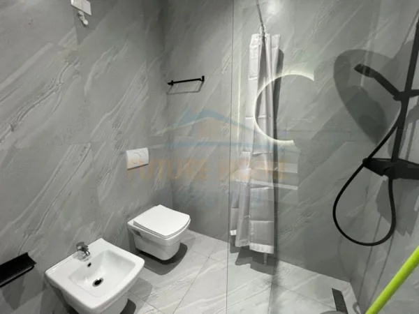 Tirane, jepet me qera apartament 2+1 Kati 1, 88 m² 1.300 € (Lake View Residence)