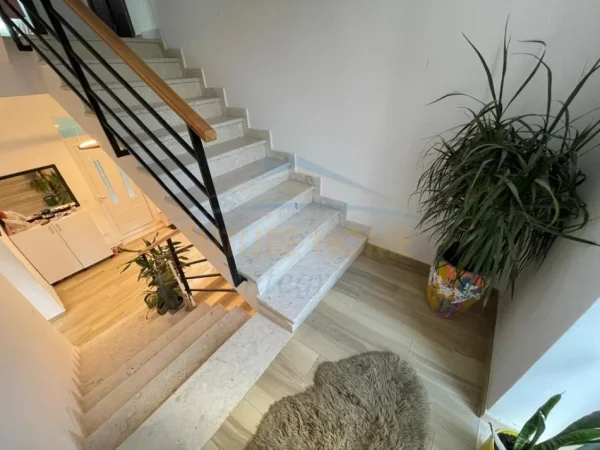 Tirane, jepet me qera Vile 2 Katshe Kati 0, 200 m² 2.000 € (Farke)