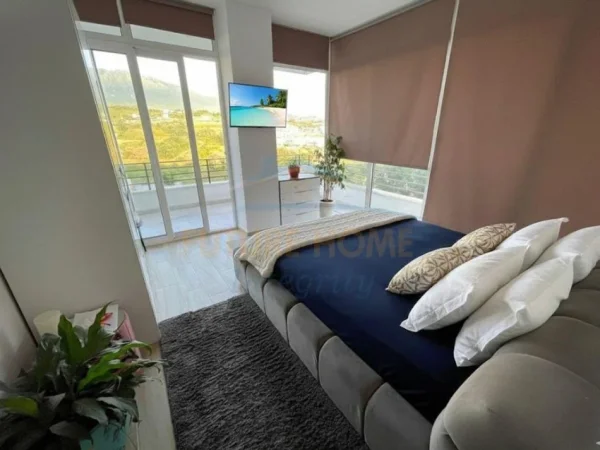 Tirane, jepet me qera Vile 2 Katshe Kati 0, 200 m² 2.000 € (Farke)