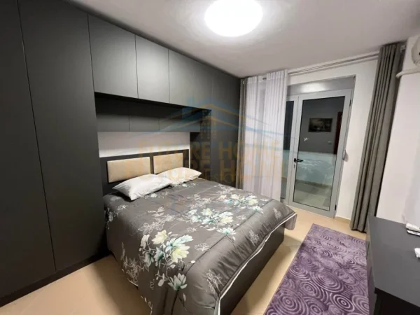 Tirane, jepet me qera apartament 1+1 Kati 3, 56 m² 550 € (rruga peti)