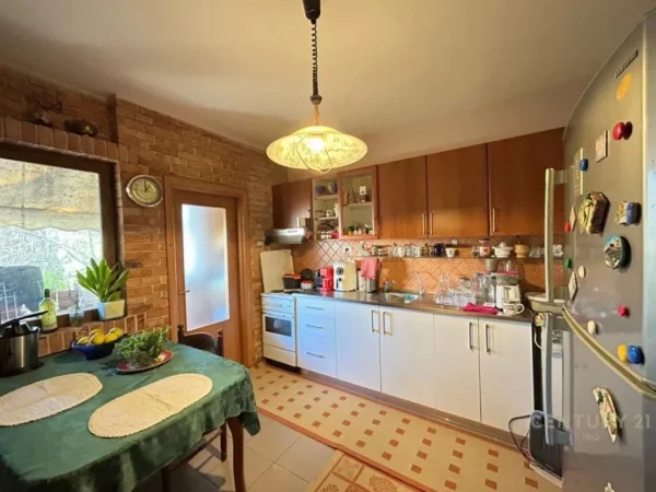 Tirane, shitet apartament 2+1 Kati 3, 100 m² 169.000 € (qyteti studentit)