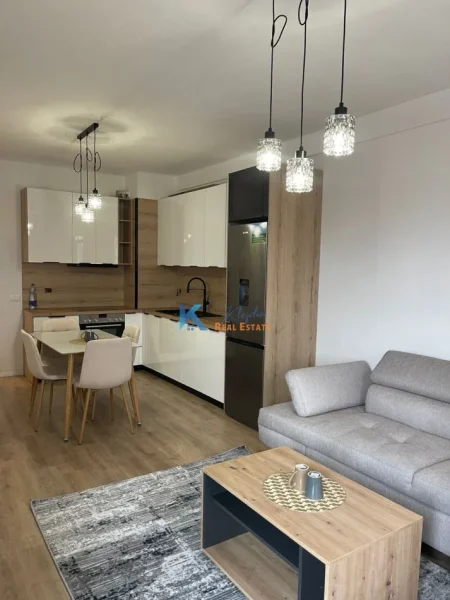 Tirane, jap me qera apartament 2+1+Ballkon Kati 6, 100 m² 600 € (Univers City)