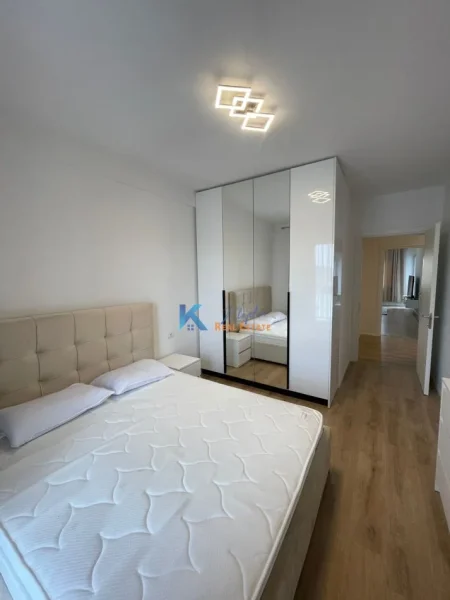 Tirane, jap me qera apartament 2+1+Ballkon Kati 6, 100 m² 600 € (Univers City)