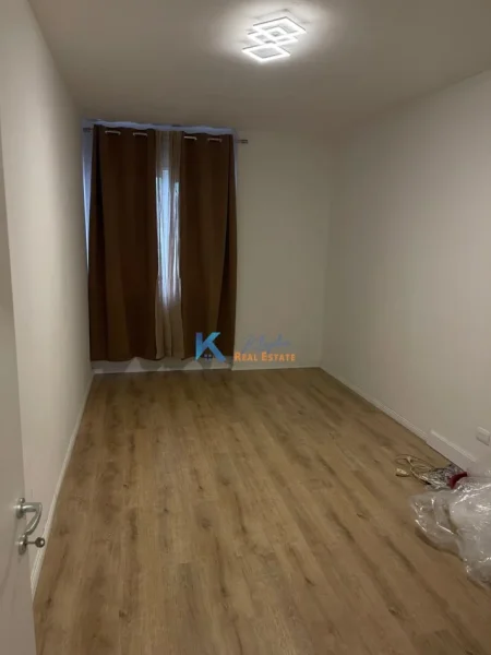 Tirane, jap me qera apartament 2+1+Ballkon Kati 6, 100 m² 600 € (Univers City)