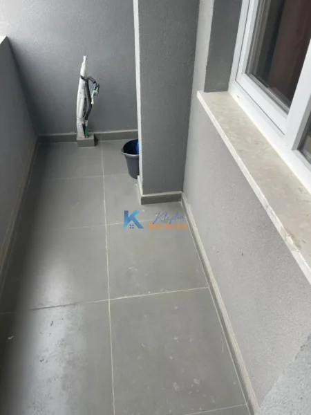 Tirane, jap me qera apartament 2+1+Ballkon Kati 6, 100 m² 600 € (Univers City)