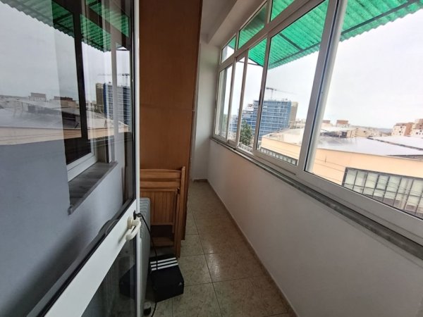 Tirane, jap me qera apartament 2+1+Ballkon Kati 6, 75 m² 500 € (Zogu i Zi)
