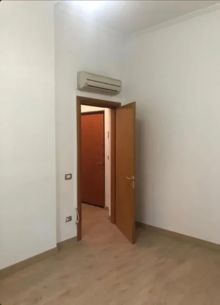 JEPET ME QIRA GARSONIERE PËR ZYRË NE ZOGUN E ZI,   380 €uro