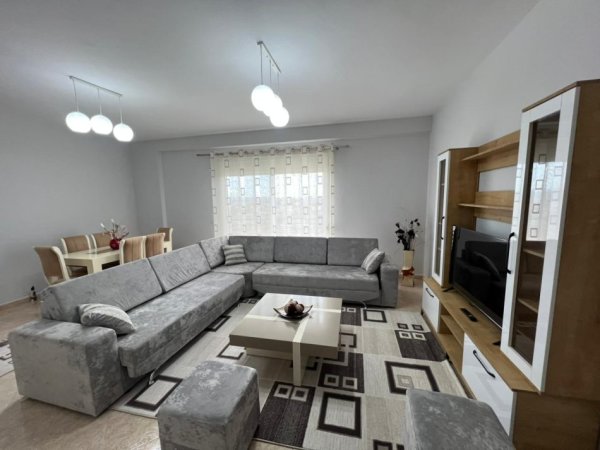 Tirane, jepet me qera apartament 2+1+Aneks+Ballkon Kati 4, 480 € (rr. Shote Galica)