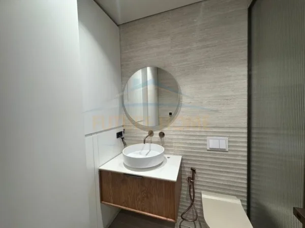 Tirane, jepet me qera apartament 1+1 Kati 13, 75 m² 1.200 € (Rruga Mine Peza)