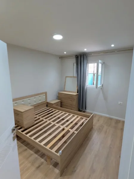 Tirane, jepet me qera apartament 1+1 Kati 0, 60 m² 250 € (kafja rremes)