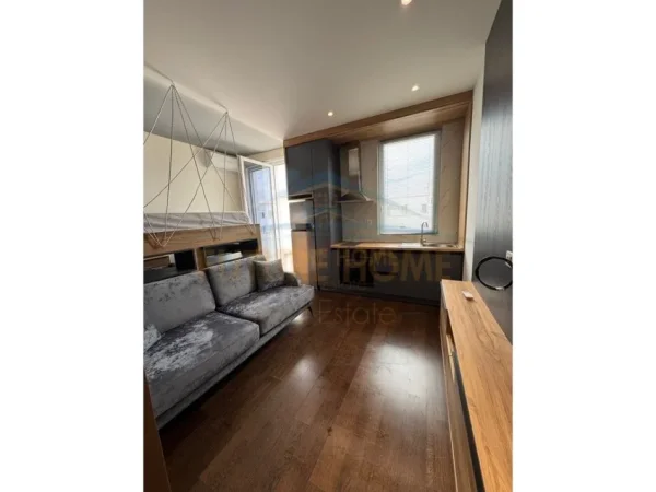 Tirane, jepet me qera garsionere Kati 5, 28 m² 350 € kompleksi tudas unaza re  UNA61921