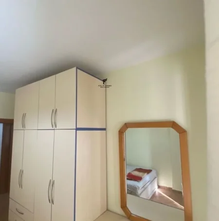 Tirane, jepet me qera apartament 1+1 Kati 2, 60 m² 500 € (SELVIA)