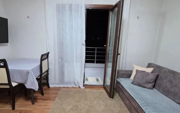 Tirane, jepet me qera apartament 1+1+Ballkon Kati 2, 70 m² 450 € (RRUGA E ELBASANIT)