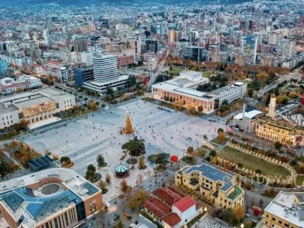 Tirane, jepet me qera apartament 1+1+Ballkon Kati 2, 72 m² 650 € (Qendër Tiranë)