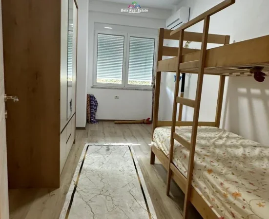 Tirane, jepet me qera apartament 2+1 Kati 2, 100 m² 700 € (Rruga Hamdi Sina)