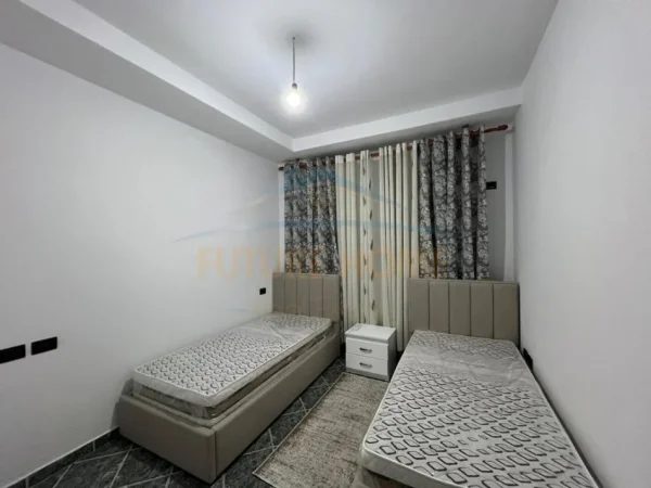 Tirane, jepet me qera apartament 2+1+Ballkon Kati 3, 87 m² 500 € (FRESK)
