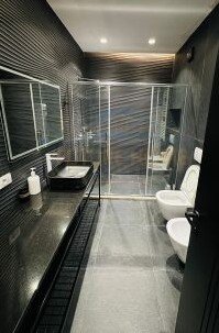 Qera, Apartament 2+1+ Post Parkimi, Qendër, Tiranë.